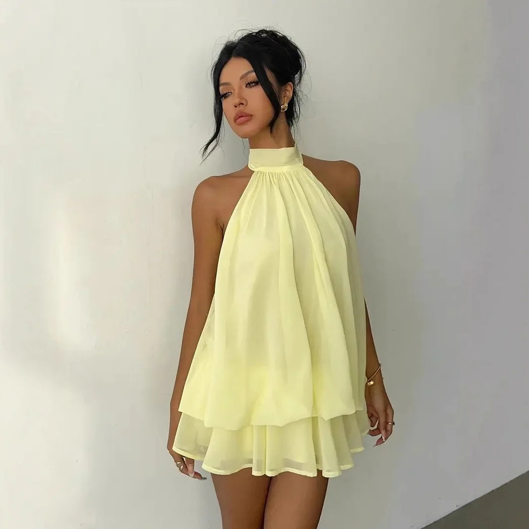 Vestido Corto de Cuello Halter con caída