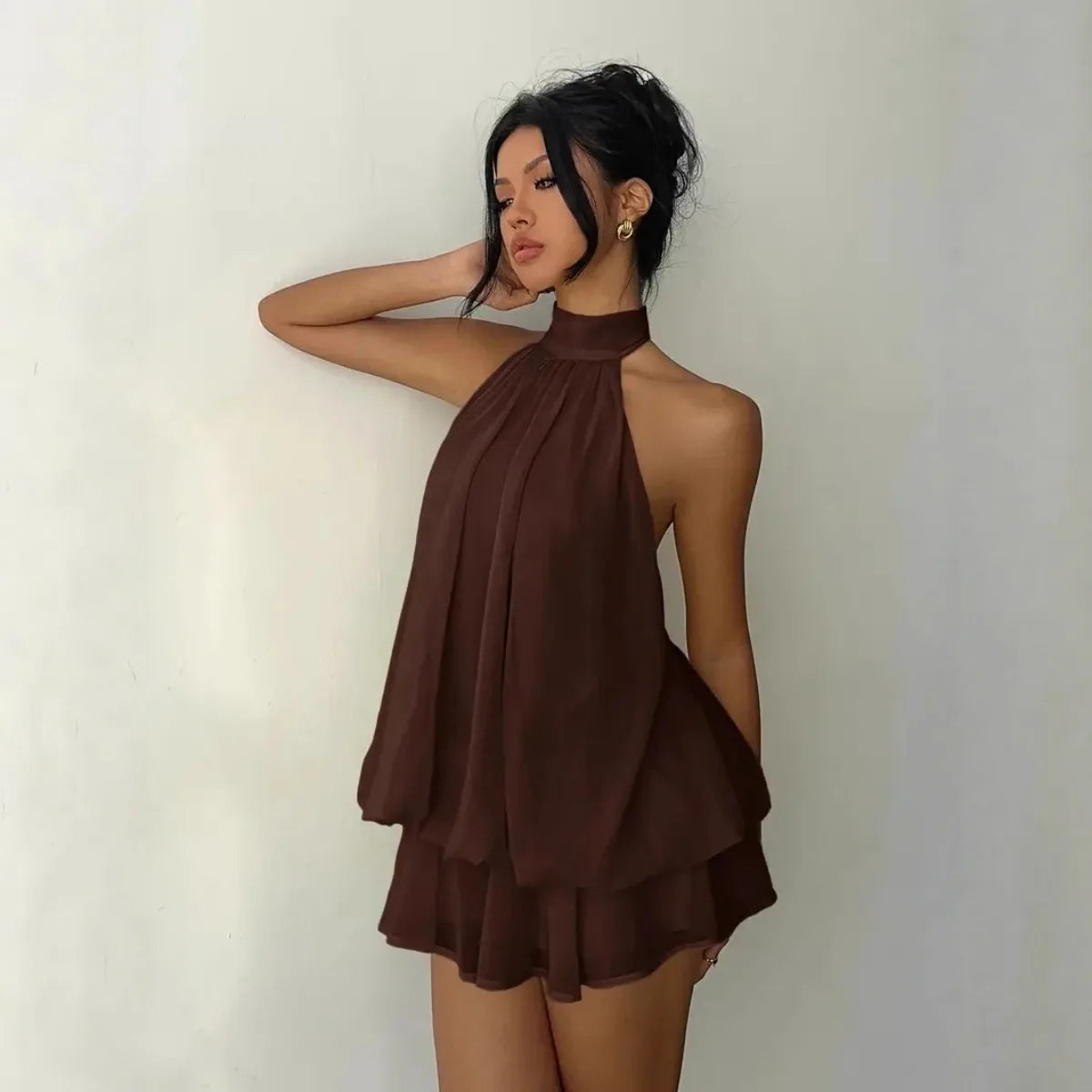 Vestido Corto de Cuello Halter con caída