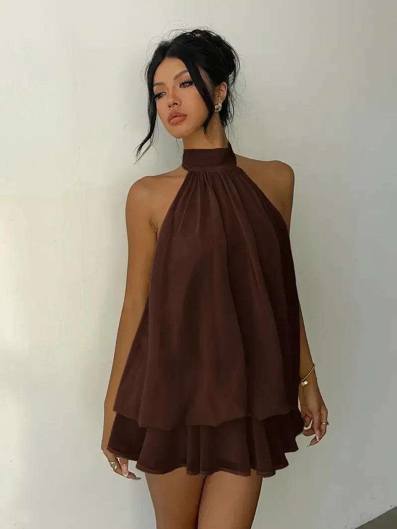 Vestido Corto de Cuello Halter con caída