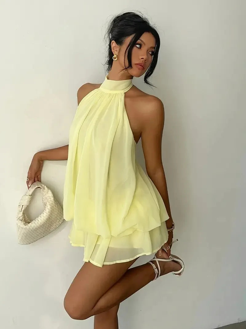 Vestido Corto de Cuello Halter con caída