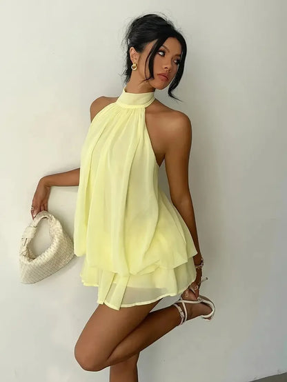 Vestido Corto de Cuello Halter con caída
