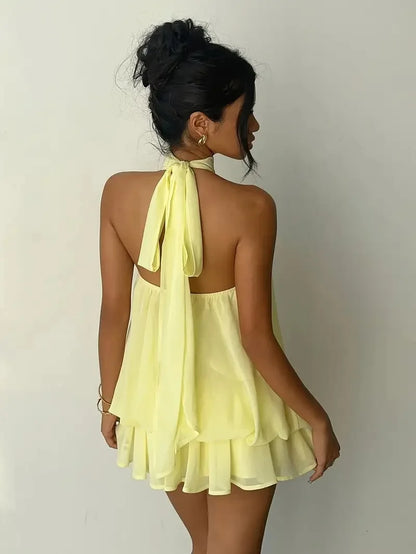 Vestido Corto de Cuello Halter con caída